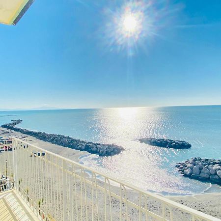 Sea View Apartment 5 Mt From The Beach Salerno Exterior photo