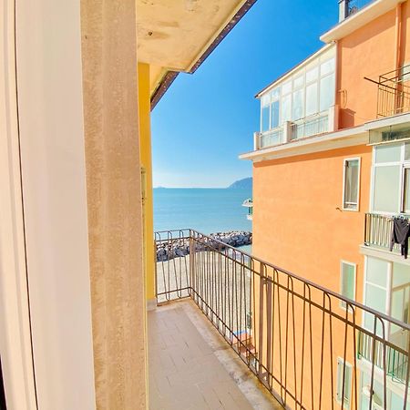Sea View Apartment 5 Mt From The Beach Salerno Exterior photo