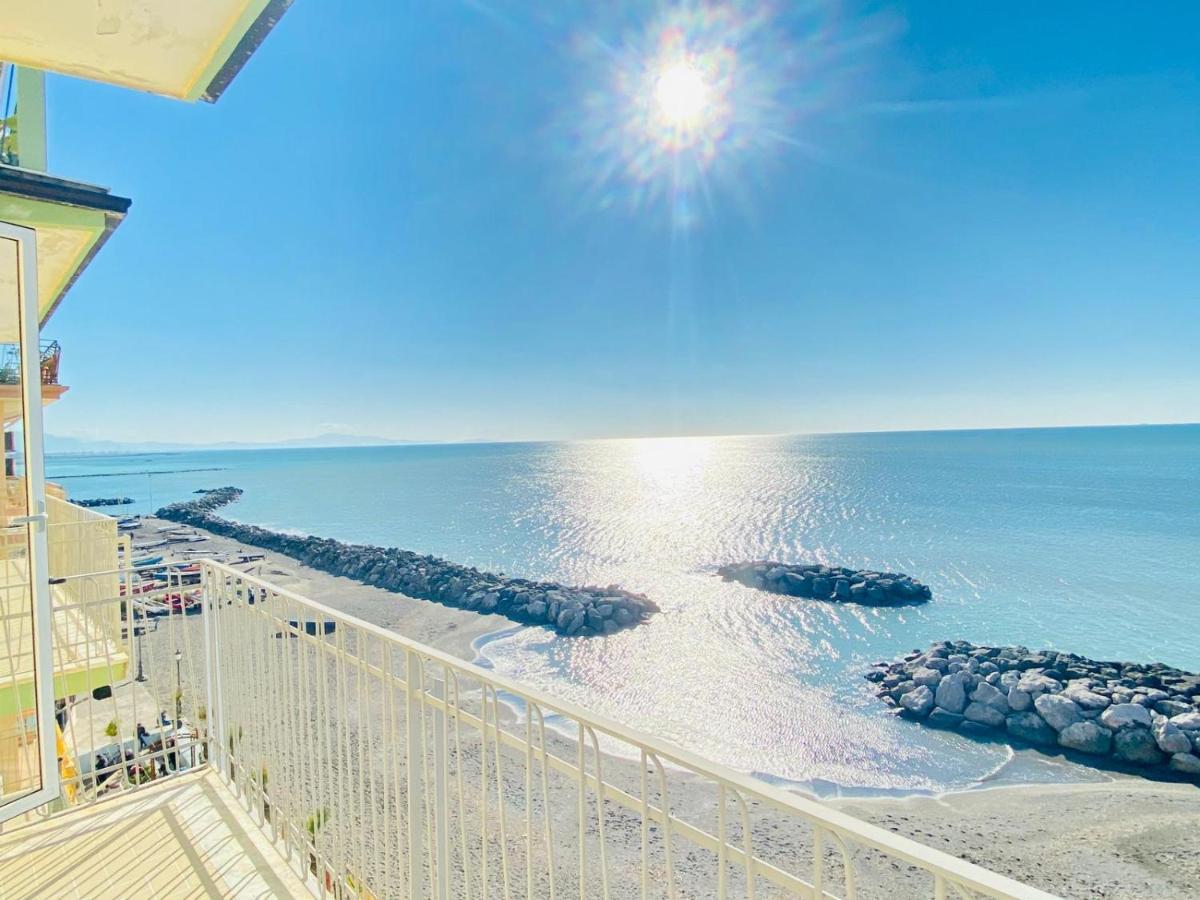 Sea View Apartment 5 Mt From The Beach Salerno Exterior photo