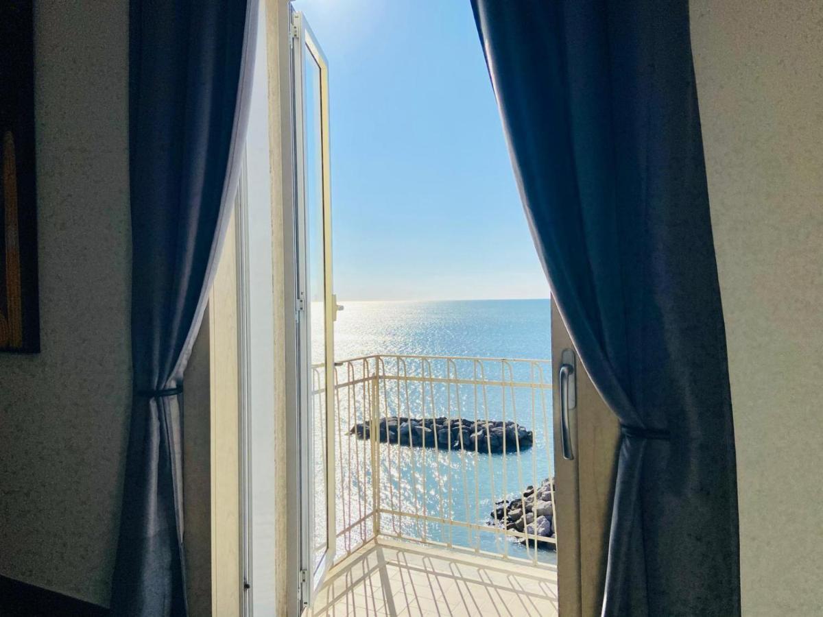 Sea View Apartment 5 Mt From The Beach Salerno Exterior photo