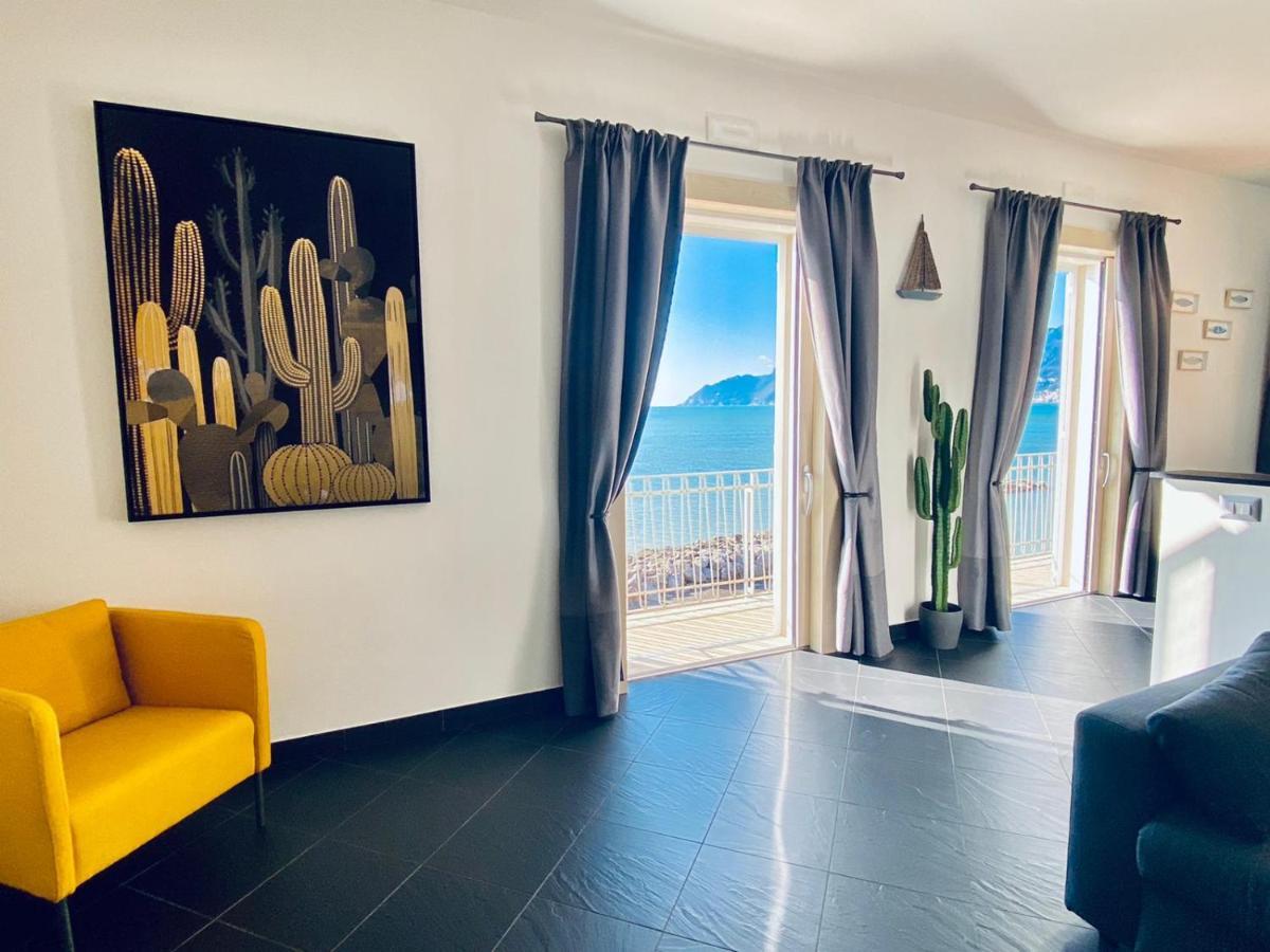 Sea View Apartment 5 Mt From The Beach Salerno Exterior photo