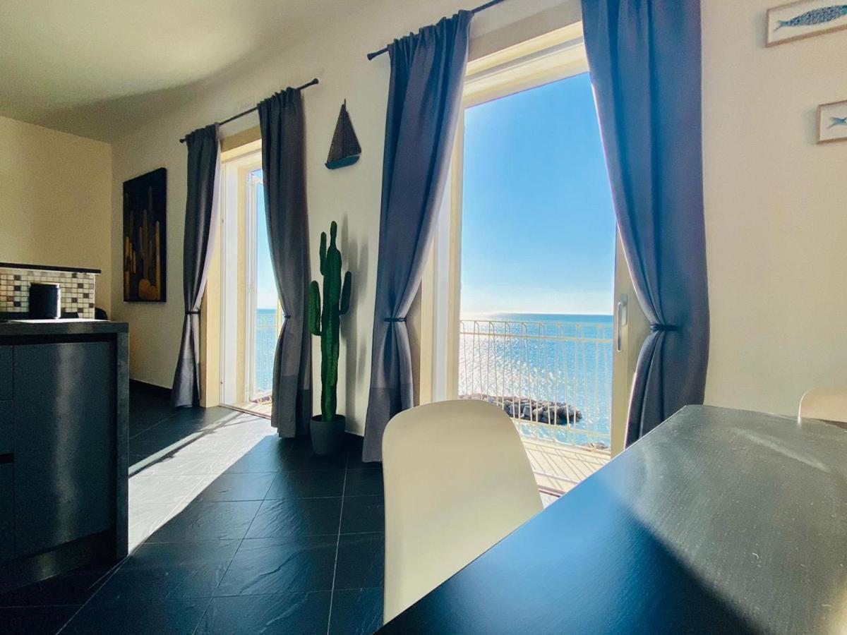 Sea View Apartment 5 Mt From The Beach Salerno Exterior photo