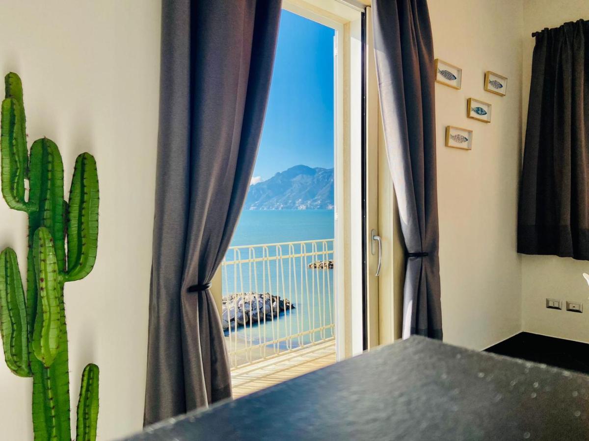 Sea View Apartment 5 Mt From The Beach Salerno Exterior photo